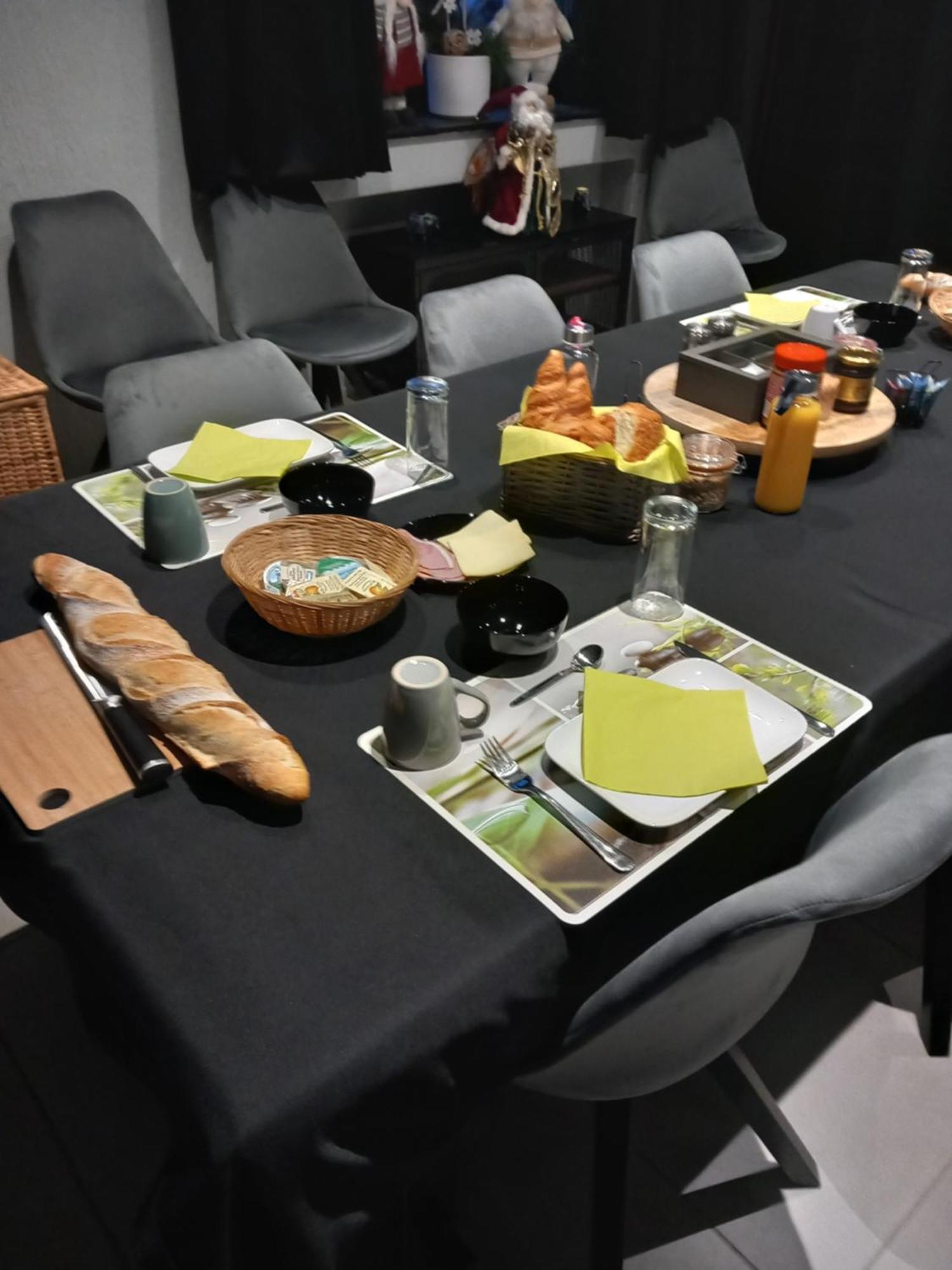 エワイユ Le Petit Broux Bed & Breakfast エクステリア 写真